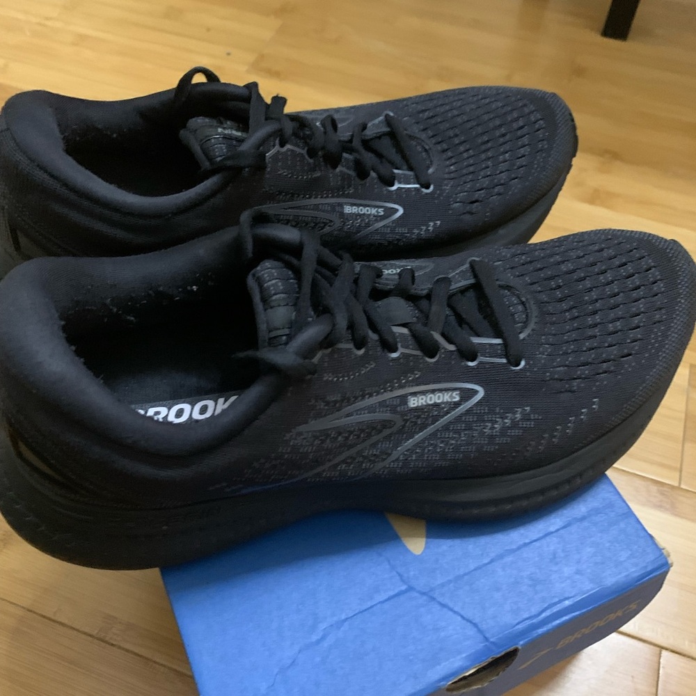 Men’s black Brooks Glycerin 19 Size 8